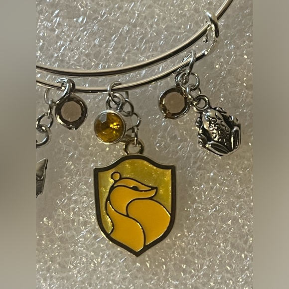 Harry Potter theme hufflepuff charm bracelet - Picture 5 of 7